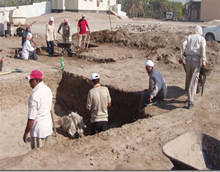   مصر اليوم - ضبط طالب و4 عمال يُنقبون عن الآثار في سوهاج