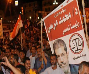 مصر اليوم - مسيرة ليلية لأنصار مرسي في جرجا الجمعة