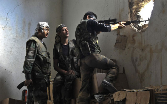   مصر اليوم - الحرّ يسيطر على كتيبة الدبابات في درعا ومستودعات اللواء 66 في حماة