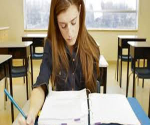   مصر اليوم - جهاز إنذار ترتديه الفتاة المغتربة لإجبارها على العودة إلى وطنها