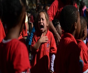   مصر اليوم - وفاة 3 أطفال خنقًا داخل براد قديم في جنوب أفريقيا