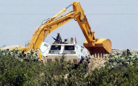   مصر اليوم - الجيش المصري  يواصل مطاردة المتشددين و تدمير الأنفاق في شمال سيناء