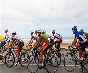   مصر اليوم - أول فتاة إيرانية تشارك في السباق الثلاثي العالمي بحديقة هايد بارك