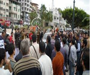   مصر اليوم - أهالي الخياطة في دمياط يهاجمون مظاهرة إخوانية لتأييد المعزول