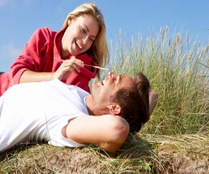 مصر اليوم - 6 خطوات لرومانسية أجمل مع زوجك