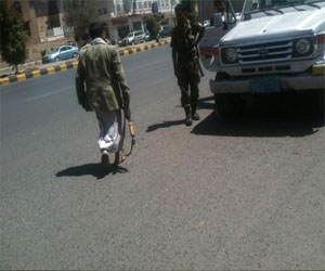   مصر اليوم - مسلحون يُطلقون النار على عقيد في الجيش اليمني