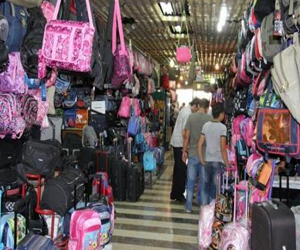   مصر اليوم - الأُسَر السورية تعاني من ارتفاع الأسعار مع دخول أبنائها المدارس