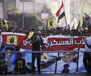   مصر اليوم - الإخوان يتظاهرون أمام قصر القبة وسط غياب أمني