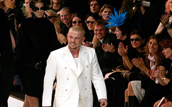 مصر اليوم - أسبوع الموضة ينطلق مع دعوات لدعم تعليم فن الأزياء