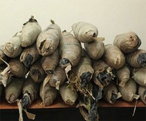   مصر اليوم - ضبط 50 كيلو بانجو ملقاةً على شاطئ البحر في رأس غارب