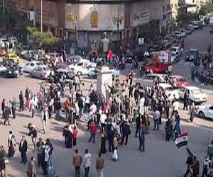   مصر اليوم - اشتباكات في ميدان طلعت حرب بين 6 إبريل ومؤيدي الجيش