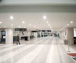   مصر اليوم - أكثر من 4 ملايين مسافر استخدموا مطار بيروت الدولي حتى أغسطس الماضي