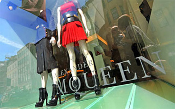   مصر اليوم - أسبوع الموضة في لندن يشهد تطوير محلات شهيرة