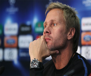   مصر اليوم - هامبورغ الألماني يقيل مدربه تورستن فينك بعد سداسية دورتموند