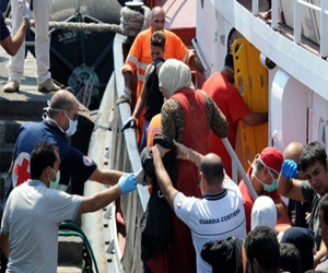   مصر اليوم - إنقاذ أكثر من 900 مهاجر في مضيق صقلية