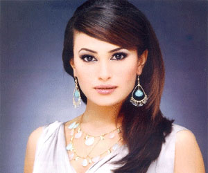   مصر اليوم - هند صبري تدخل الى معسكر  الجزيرة 