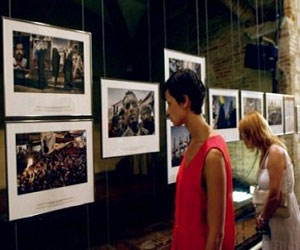   مصر اليوم - احتفالية بمرور 25 عامًا على مهرجان فيزا للصورة في بربينيانالفرنسية