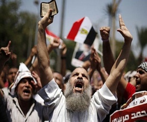   مصر اليوم - إحالة 104 من أنصار مرسي للمحاكمة الجنائية بتهم القتل وتخريب منشآت