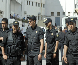   مصر اليوم - العشرات من رجال الأمن في تونس يتظاهرون ضد تحقيق يستهدف نقابتهم