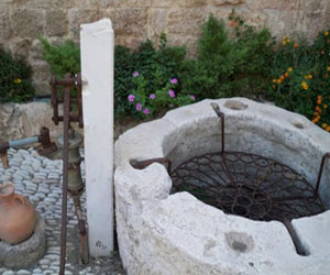   مصر اليوم - الماء المقدس في النمسا غير صالح للشرب