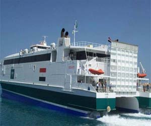 مصر اليوم - التفتيش البحري يعاين العبارة الرياض في الغردقة