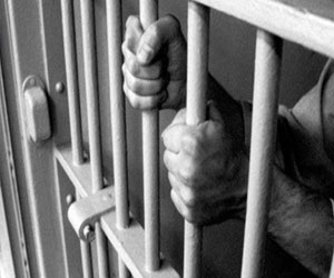   مصر اليوم - سجن متخصص في سرقة الأموال من عشيقاته