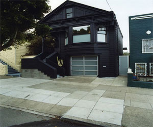   مصر اليوم - واجهةُ المنزل السوداءُ غامضةٌ وجذّابةٌ أيضًا