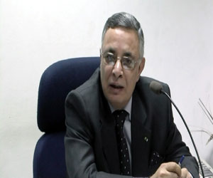   مصر اليوم - عتيق يقيم عزاء شهيد كرداسة في مسقط رأسه السبت