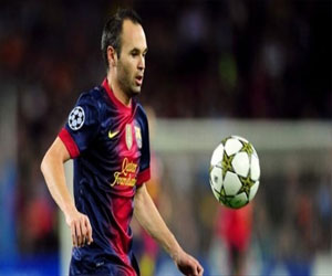   مصر اليوم - إنييستا يطلب مساواة راتبه برونالدو للتجديد لبرشلونة