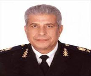   مصر اليوم - أمن سوهاج تُعزِّي الأهالي في ابن المحافظة شهيد اقتحام كرداسة