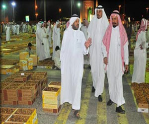   مصر اليوم - مزادات لأفخر أنواع التمر في مهرجان في السعودية