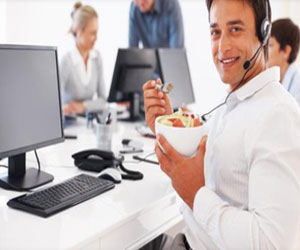 مصر اليوم - تناول وجبات الغداء مع الزملاء يجعلك أكثر إبداعًا وأكثر اجتماعيًا