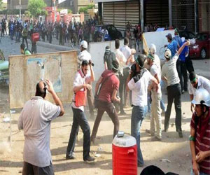   مصر اليوم - اشتباكات بين مؤيدي مرسي  و مواطنين في السويس