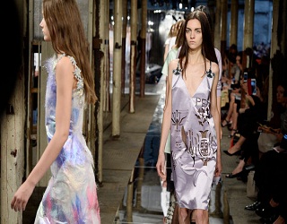   مصر اليوم - كين يبدع في أسبوع الموضة في لندن