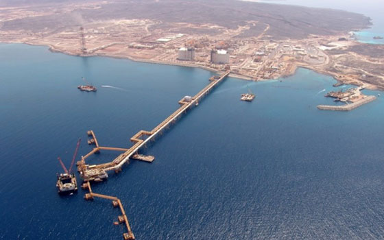   مصر اليوم - بوراج حربية أجنبية لتأمين وحماية المنشآت النفطية في اليمن