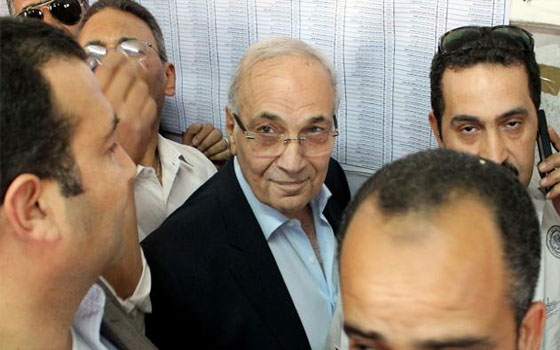   مصر اليوم - محامي أحمد شفيق يتقدم ببلاغ للنيابة العامة ووزير العدل المصري يأمر بالتحقيق في الواقعة