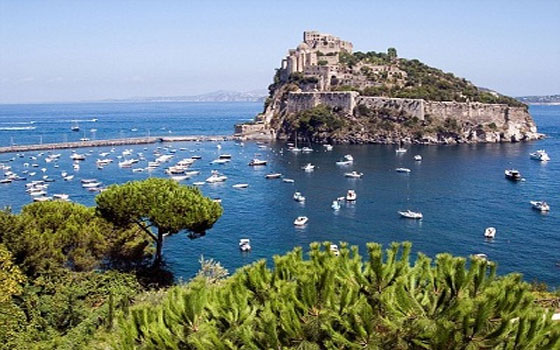   مصر اليوم - أسكيا جزيرة خضراء في إيطاليا تجذب المشاهير