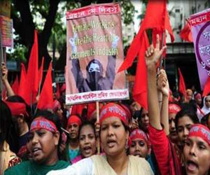   مصر اليوم - تظاهر الآلاف من عمال النسيج في بنغلادش