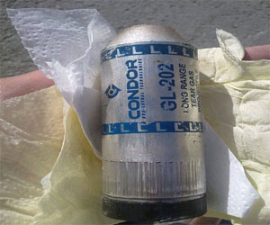   مصر اليوم - ضبط قنبلتين ﻏﺎﺯ صالحتين ﻟﻼﺳﺘﺨﺪﺍﻡ في سوهاج