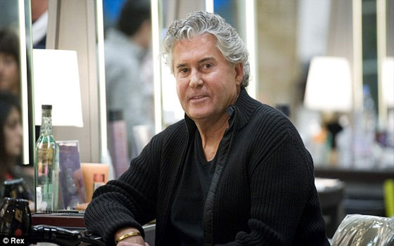 مصر اليوم - الوقوف لمدة 25 دقيقة يوميا يؤدي إلى آلام الظهر المزمنة