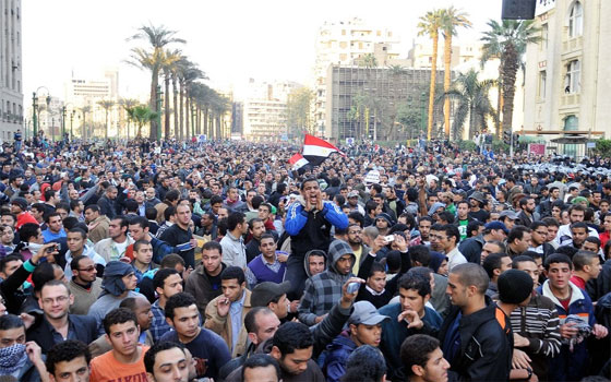   مصر اليوم - نشطاء سياسيون يدشنون جبهة طريق الثورة للدعوة إلى تغيرات جذرية