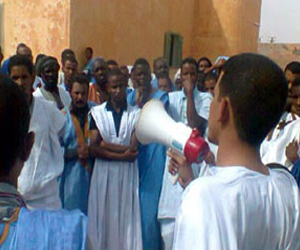   مصر اليوم - سياسيون موريتانيون يتظاهرون تضامنًا مع إخوان مصر