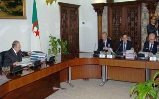   مصر اليوم - بوتفليقة يشرف على أول مجلس وزراء منذ 10 أشهر للتصديق على قوانين مالية مؤجلة