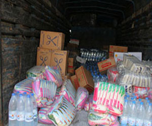   مصر اليوم - توزيع موادّ غذائية على أهالي تل أبيض في الرقة السورية