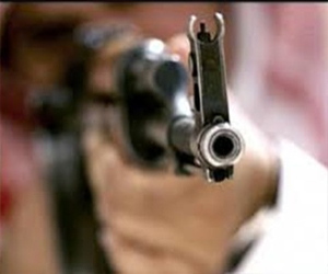   مصر اليوم - عامل يصيب إثنين بطلقات نارية في مشاجرة في سوهاج