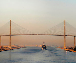   مصر اليوم - ارتفاع إيرادات قناة السويس في أغسطس