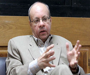   مصر اليوم - وحيد عبد المجيد يتناول أهمية اللامركزية في مصر