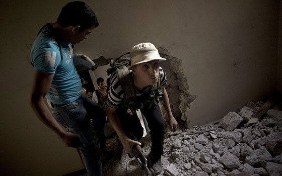   مصر اليوم - 64 قتيلاً الخميس والحر يسيطر على 3 قرى في حماة ويستهدف الحماميات