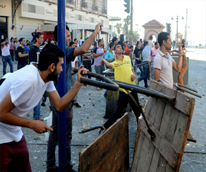   مصر اليوم - اشتباكات بين أنصار مرسي ومعارضيهم شرق الإسكندرية