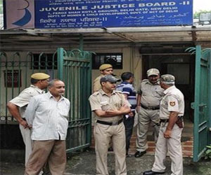   مصر اليوم - الهند تنقسم إزاء اتهام زعيم طائفة دينية بالاعتداء الجنسي